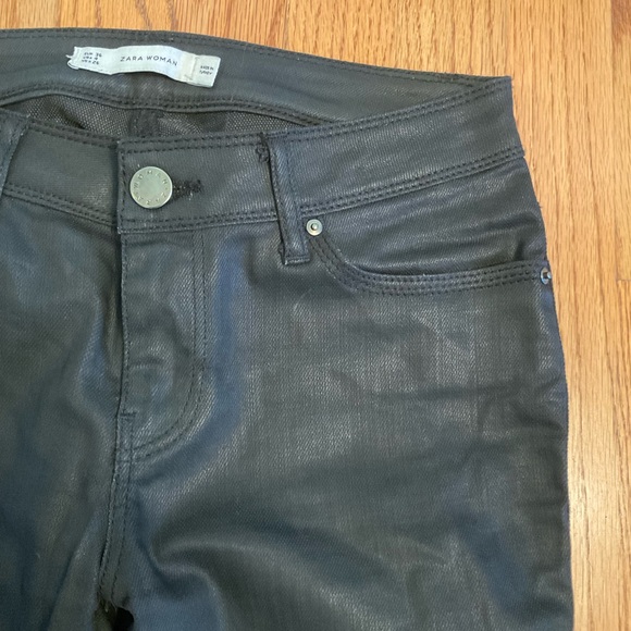 Zara Woman Zip Leg Mid Rise 5-Pocket Nylon Stretch Jeans Black leather look Sz 4 - Picture 4 of 10
